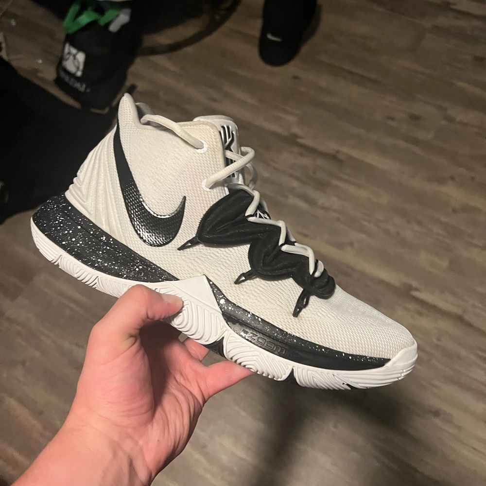 Kyrie 5, Size 11.5, PreOwned.